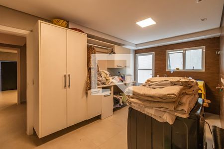 Casa de condomínio à venda com 732m², 4 quartos e 3 vagas Casa de condomínio à venda com 732m², 4 quartos e 3 vagasÁrea de Serviço