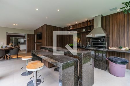 Casa de condomínio à venda com 732m², 4 quartos e 3 vagas Casa de condomínio à venda com 732m², 4 quartos e 3 vagasÁrea Externa