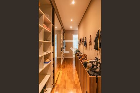 Casa de condomínio à venda com 732m², 4 quartos e 3 vagas Casa de condomínio à venda com 732m², 4 quartos e 3 vagasSuíte 1