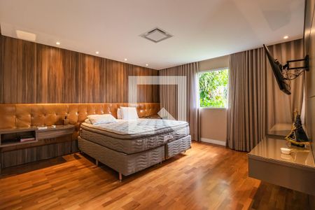 Casa de condomínio à venda com 732m², 4 quartos e 3 vagas Casa de condomínio à venda com 732m², 4 quartos e 3 vagasSuíte 4