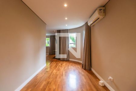 Casa de condomínio à venda com 732m², 4 quartos e 3 vagas Casa de condomínio à venda com 732m², 4 quartos e 3 vagasSuíte 4