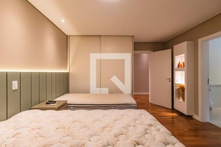 Casa de condomínio à venda com 732m², 4 quartos e 3 vagas Casa de condomínio à venda com 732m², 4 quartos e 3 vagasSuíte 3