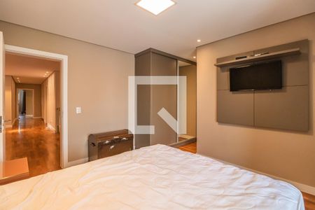 Casa de condomínio à venda com 732m², 4 quartos e 3 vagas Casa de condomínio à venda com 732m², 4 quartos e 3 vagasSuíte 2