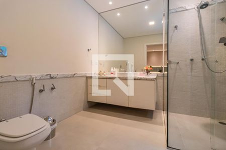 Casa de condomínio à venda com 732m², 4 quartos e 3 vagas Casa de condomínio à venda com 732m², 4 quartos e 3 vagasBanheiro da Suíte 3