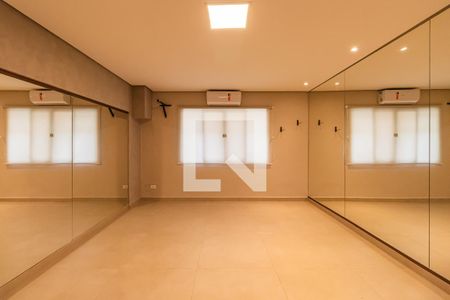 Casa de condomínio à venda com 732m², 4 quartos e 3 vagas Casa de condomínio à venda com 732m², 4 quartos e 3 vagasAcademia