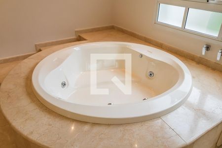 Casa de condomínio à venda com 732m², 4 quartos e 3 vagas Casa de condomínio à venda com 732m², 4 quartos e 3 vagasBanheiro 2 da Suíte 4