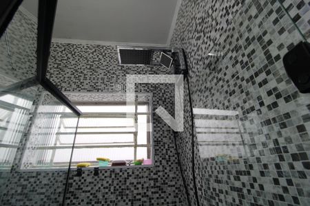 Casa à venda com 130m², 2 quartos e 2 vagasChuveiro