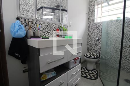 Casa à venda com 130m², 2 quartos e 2 vagasBanheiro da suíte