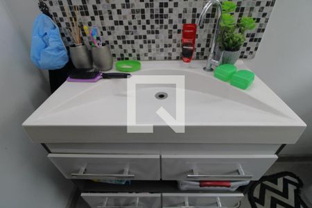 Casa à venda com 130m², 2 quartos e 2 vagasPia do banheiro da suíte