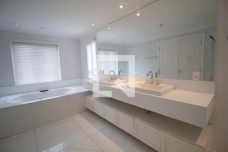 Apartamento à venda com 385m², 6 quartos e 6 vagasBanheiro da Suíte 1