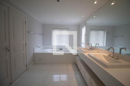 Apartamento à venda com 385m², 6 quartos e 6 vagasBanheiro da Suíte 1