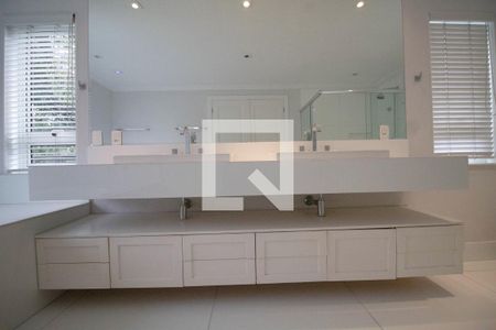 Apartamento à venda com 385m², 6 quartos e 6 vagasBanheiro da Suíte 1