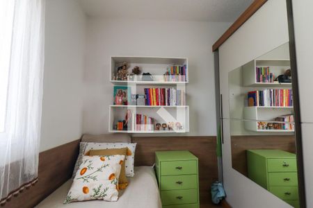 Quarto 1 de apartamento para alugar com 2 quartos, 54m² em Capão Raso, Curitiba
