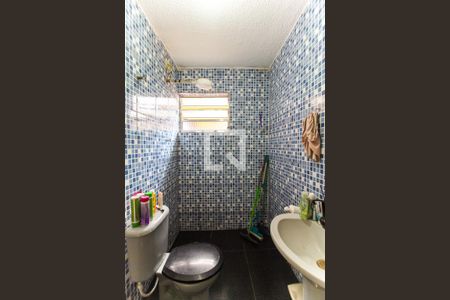 Banheiro 1 de casa à venda com 5 quartos, 200m² em Conjunto Residencial José Bonifácio, São Paulo