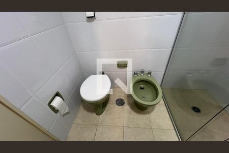 Apartamento à venda com 97m², 2 quartos e 1 vaga Apartamento à venda com 97m², 2 quartos e 1 vagaBanheiro