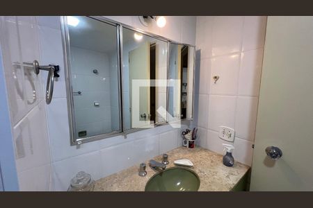 Apartamento à venda com 97m², 2 quartos e 1 vaga Apartamento à venda com 97m², 2 quartos e 1 vagaBanheiro