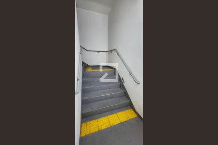 Apartamento para alugar com 93m², 2 quartos e 2 vagas Apartamento para alugar com 93m², 2 quartos e 2 vagasEscada