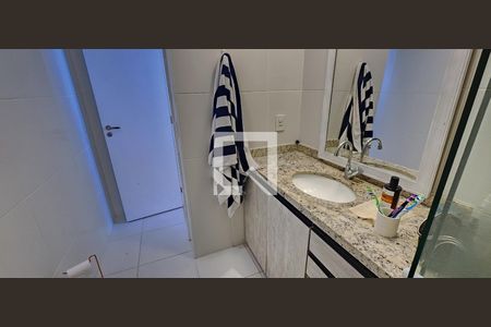 Banheiro da Suíte 1 de apartamento para alugar com 2 quartos, 93m² em José Menino, Santos