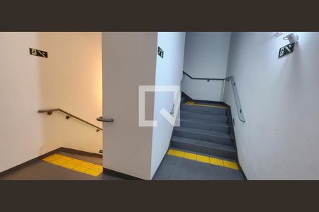 Apartamento para alugar com 93m², 2 quartos e 2 vagas Apartamento para alugar com 93m², 2 quartos e 2 vagasEscada