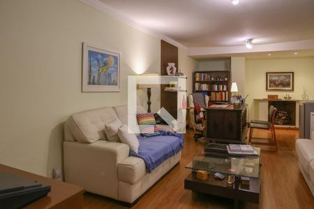 Casa à venda com 212m², 3 quartos e 2 vagas Casa à venda com 212m², 3 quartos e 2 vagasEscritório