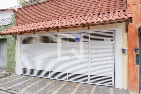 Casa à venda com 212m², 3 quartos e 2 vagas Casa à venda com 212m², 3 quartos e 2 vagasFachada