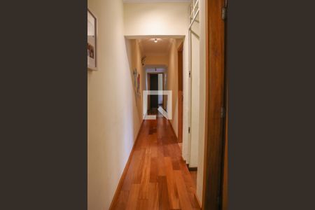 Casa à venda com 212m², 3 quartos e 2 vagas Casa à venda com 212m², 3 quartos e 2 vagasCorredor