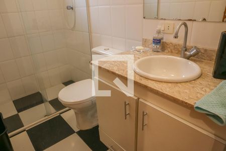 Casa à venda com 212m², 3 quartos e 2 vagas Casa à venda com 212m², 3 quartos e 2 vagasBanheiro Social