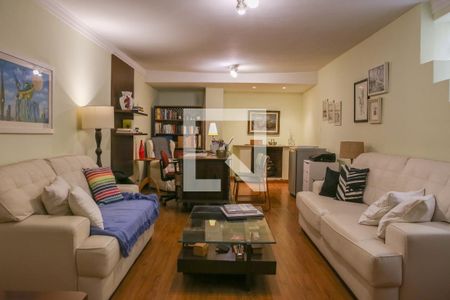 Casa à venda com 212m², 3 quartos e 2 vagas Casa à venda com 212m², 3 quartos e 2 vagasEscritório