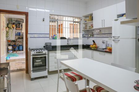 Casa à venda com 212m², 3 quartos e 2 vagas Casa à venda com 212m², 3 quartos e 2 vagasCozinha