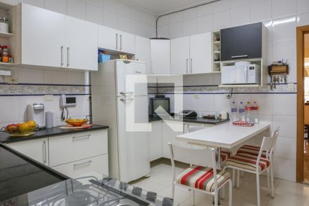 Casa à venda com 212m², 3 quartos e 2 vagas Casa à venda com 212m², 3 quartos e 2 vagasCozinha