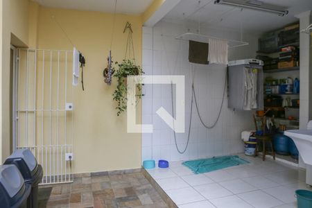 Casa à venda com 212m², 3 quartos e 2 vagas Casa à venda com 212m², 3 quartos e 2 vagasÁrea de Serviço e Quintal