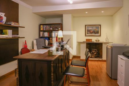 Casa à venda com 212m², 3 quartos e 2 vagas Casa à venda com 212m², 3 quartos e 2 vagasEscritório