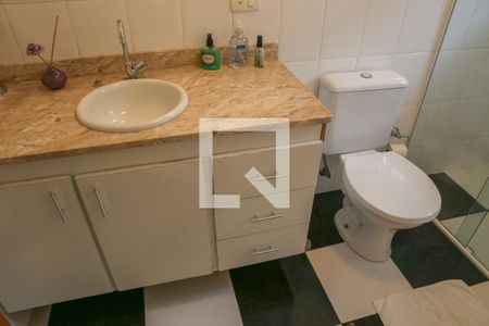 Casa à venda com 212m², 3 quartos e 2 vagas Casa à venda com 212m², 3 quartos e 2 vagasBanheiro da Suíte 2