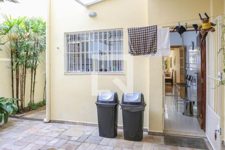 Casa à venda com 212m², 3 quartos e 2 vagas Casa à venda com 212m², 3 quartos e 2 vagasÁrea de Serviço e Quintal