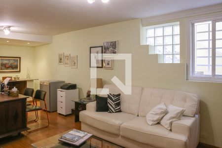 Casa à venda com 212m², 3 quartos e 2 vagas Casa à venda com 212m², 3 quartos e 2 vagasEscritório