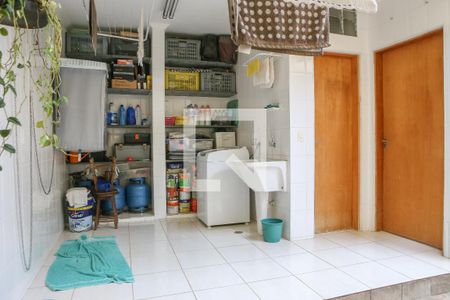 Casa à venda com 212m², 3 quartos e 2 vagas Casa à venda com 212m², 3 quartos e 2 vagasÁrea de Serviço e Quintal