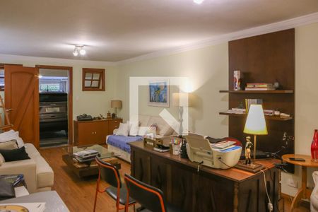 Casa à venda com 212m², 3 quartos e 2 vagas Casa à venda com 212m², 3 quartos e 2 vagasEscritório