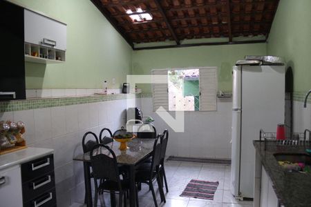 Casa à venda com 173m², 3 quartos e 2 vagasCozinha