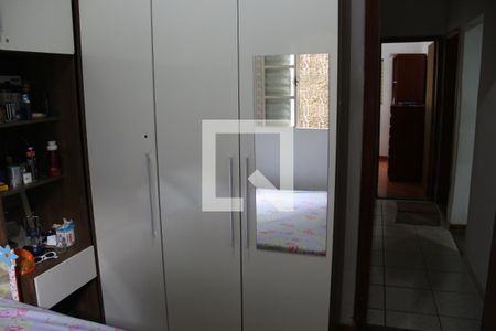 Casa à venda com 173m², 3 quartos e 2 vagasQuarto 3