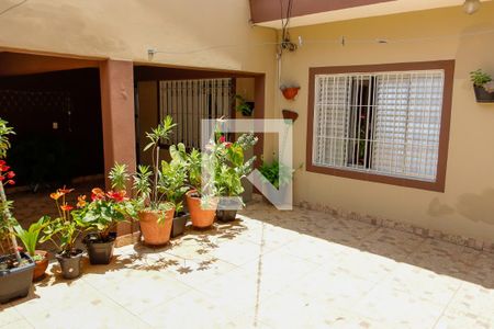 Casa à venda com 227m², 3 quartos e 4 vagas Casa à venda com 227m², 3 quartos e 4 vagasGaragem