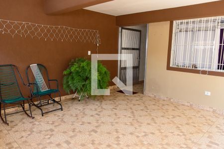 Casa à venda com 227m², 3 quartos e 4 vagas Casa à venda com 227m², 3 quartos e 4 vagasGaragem