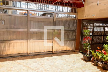 Casa à venda com 227m², 3 quartos e 4 vagas Casa à venda com 227m², 3 quartos e 4 vagasGaragem