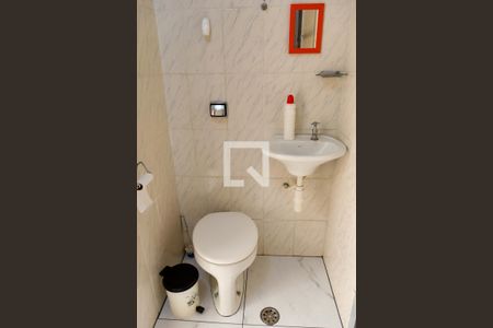 Casa à venda com 227m², 3 quartos e 4 vagas Casa à venda com 227m², 3 quartos e 4 vagasLavabo