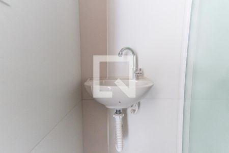 Banheiro de apartamento para alugar com 1 quarto, 24m² em Vila Mazzei, São Paulo