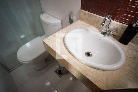 Banheiro da Sala 2 de apartamento para alugar com 4 quartos, 190m² em Itapoã, Belo Horizonte