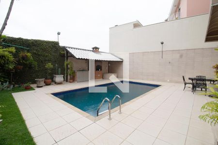 Casa à venda com 360m², 4 quartos e 4 vagas Casa à venda com 360m², 4 quartos e 4 vagasÁrea comum - Piscina