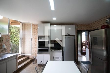 Casa à venda com 360m², 4 quartos e 4 vagas Casa à venda com 360m², 4 quartos e 4 vagasCozinha