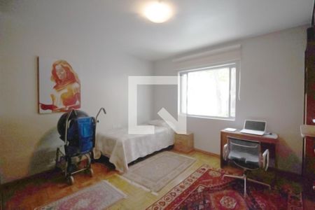 Casa à venda com 360m², 4 quartos e 4 vagas Casa à venda com 360m², 4 quartos e 4 vagasQuarto 1