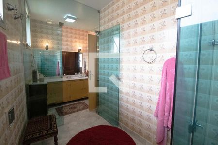 Casa à venda com 360m², 4 quartos e 4 vagas Casa à venda com 360m², 4 quartos e 4 vagasBanheiro da Suíte