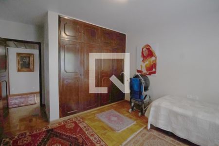 Casa à venda com 360m², 4 quartos e 4 vagas Casa à venda com 360m², 4 quartos e 4 vagasQuarto 1